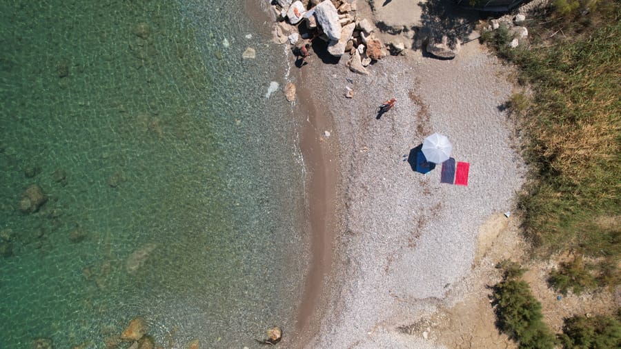Ήσυχος όρμος με καθαρά νερά κοντά στο Ξυλόκαστρο